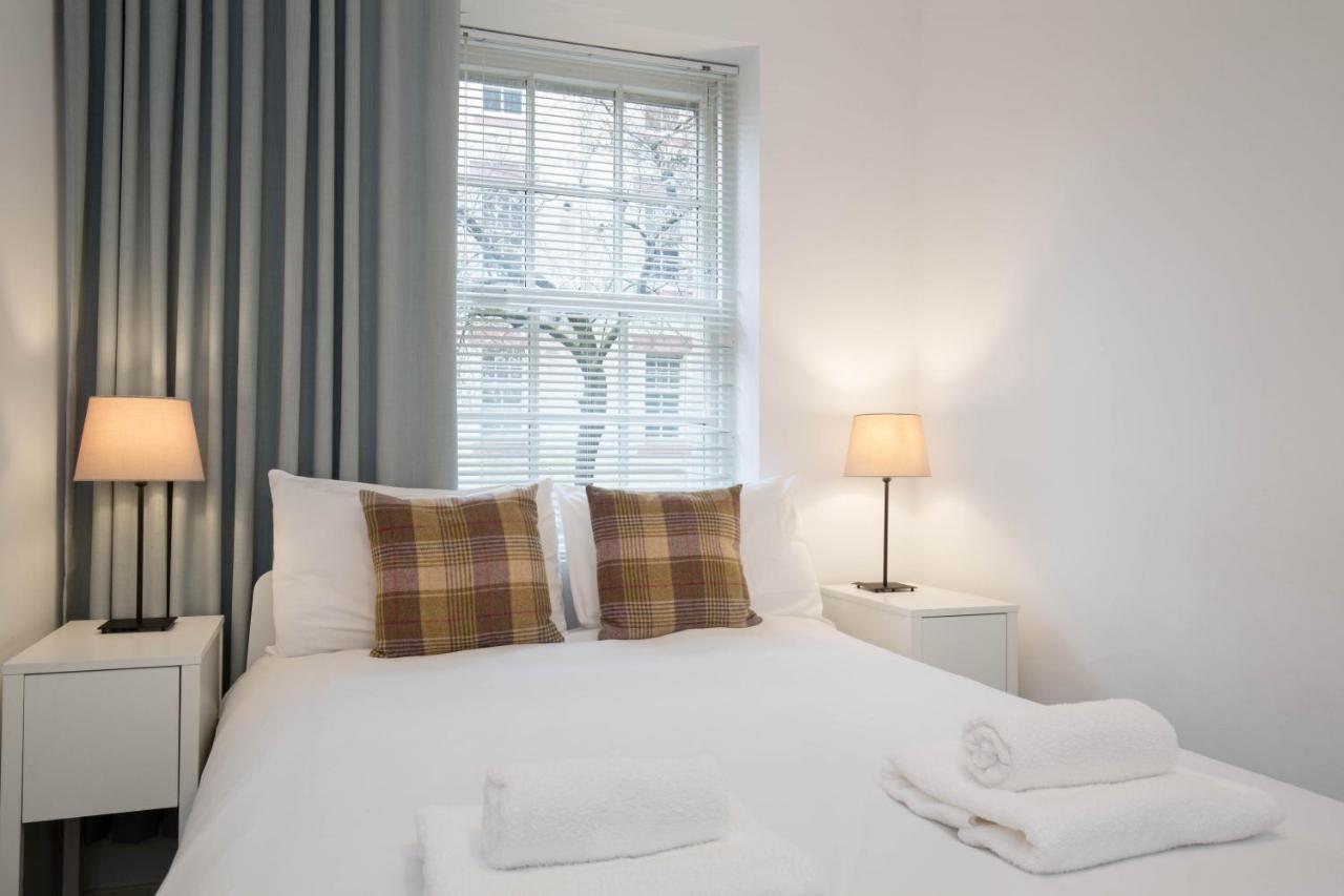Modern Grassmarket Apartment เอดินบะระ ภายนอก รูปภาพ